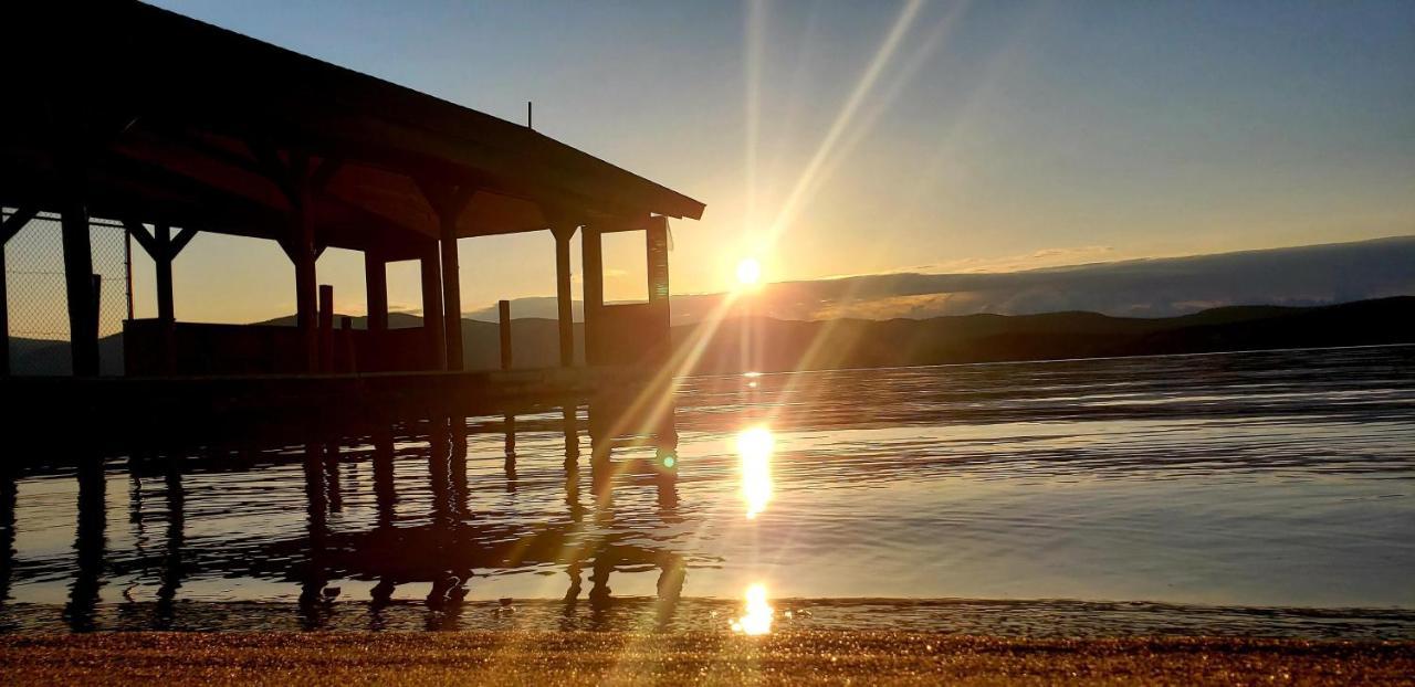 The Stone Gate Resort Lake George Luaran gambar